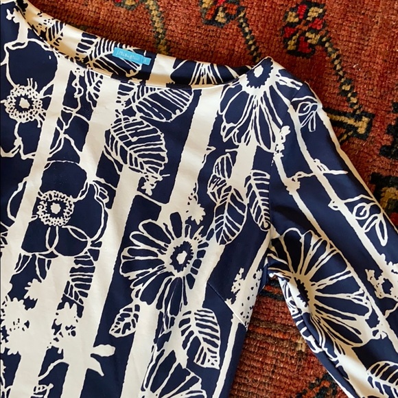 Professional and Flattering J. McLaughlin Dress - Picture 10 of 12